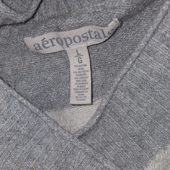 Aeropostale Gray and White V-Neck Sweater - Picture 2 of 3